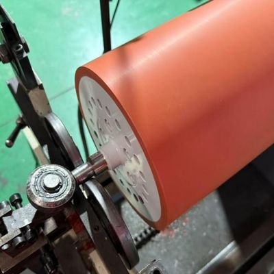 खरीदें उच्च गति स्लिटर प्रेस रोलर के साथ 60-90 किनारे एक कठोरता और 5-10 मिमी रबर मोटाई सटीक स्लिटिंग के लिए ऑनलाइन निर्माण